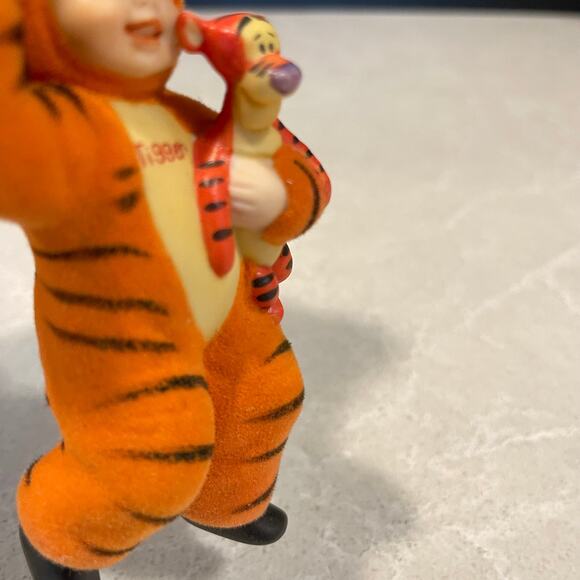 Disney Ashton Drake Heirloom ornament tigger costume boy w/ tigger felt ceramic - Picture 4 of 9